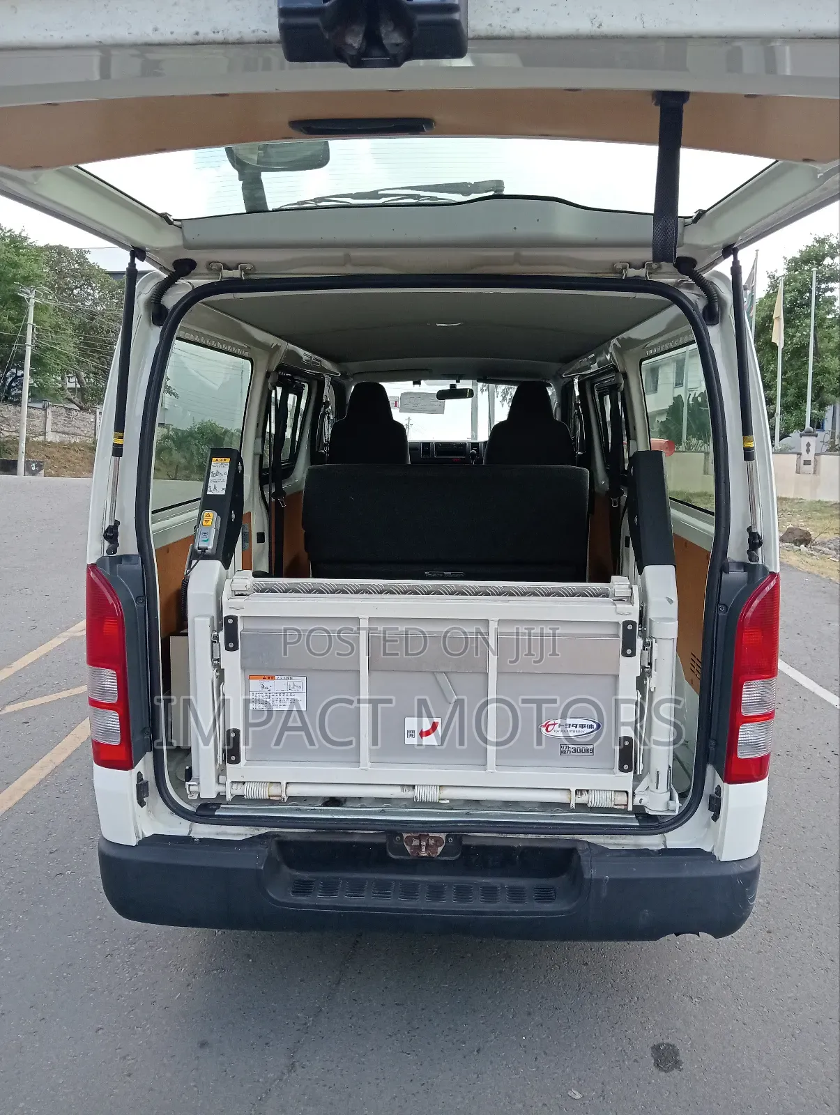 Toyota HiAce 2018 White