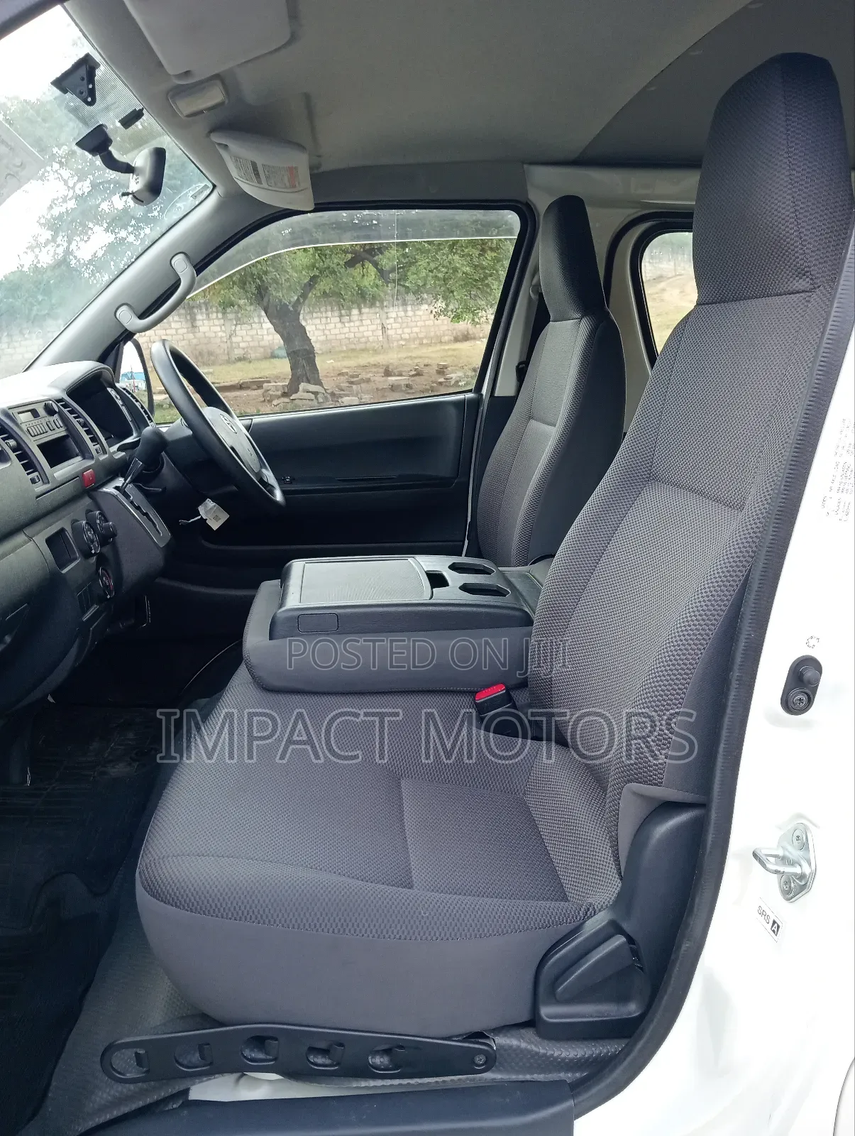 Toyota HiAce 2018 White
