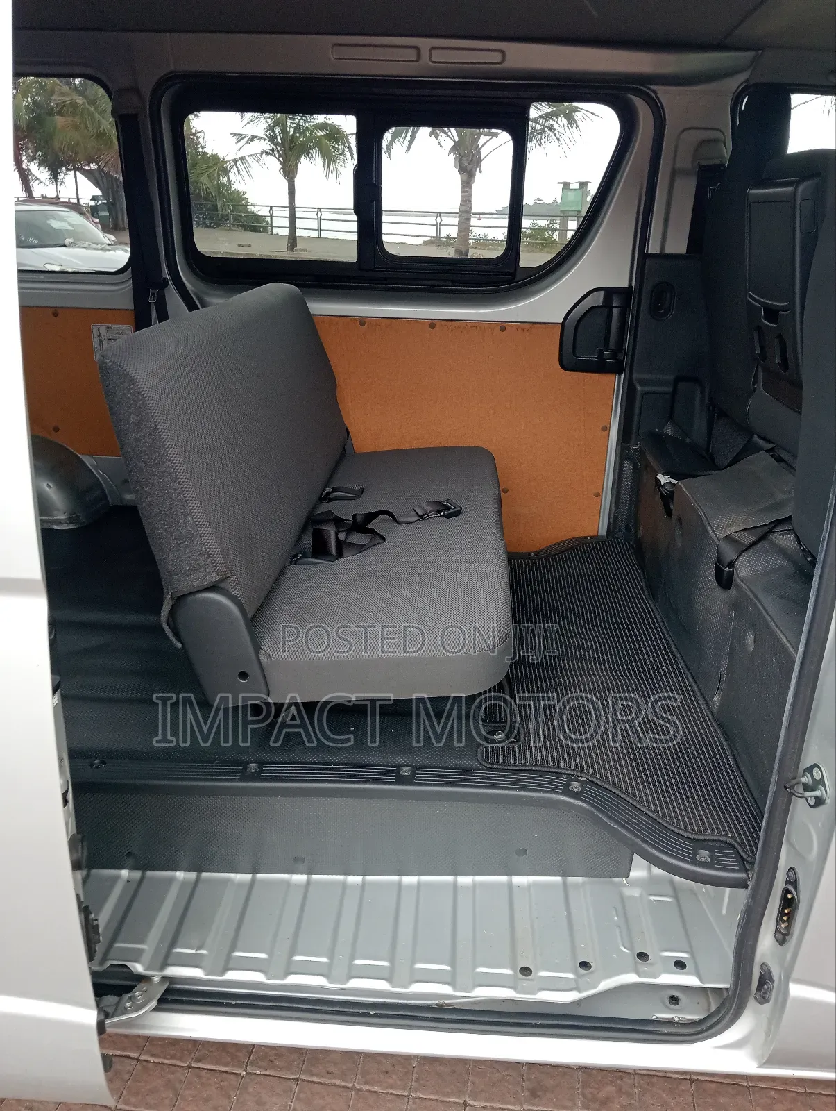 Toyota HiAce 2018 Silver
