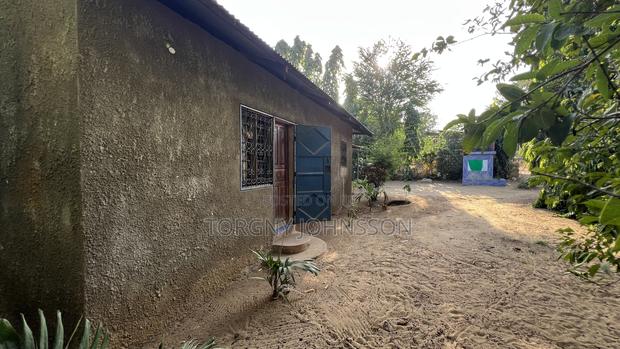 5bdrm House in Town Centre for sale - thumbnail 3