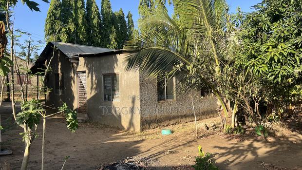 5bdrm House in Town Centre for sale - thumbnail 5