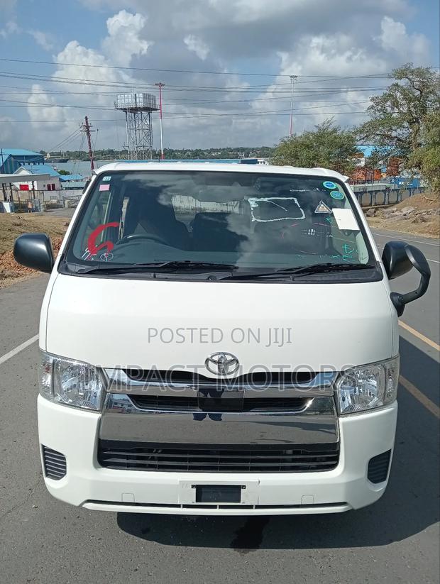 Toyota HiAce 2019 White - main view