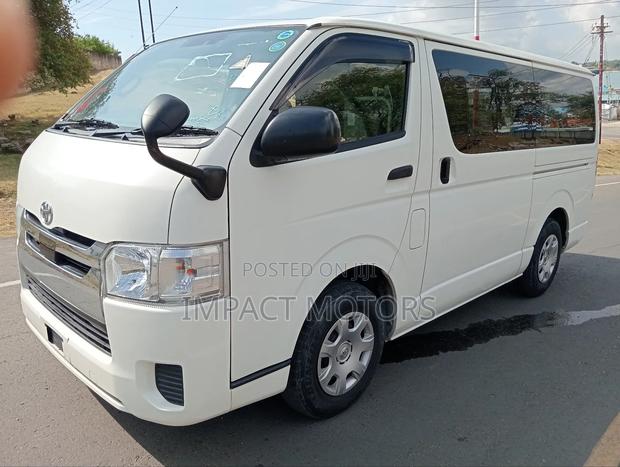 Toyota HiAce 2019 White - thumbnail 3