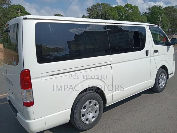 Toyota HiAce 2019 White - thumbnail 4