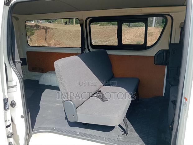 Toyota HiAce 2019 White - thumbnail 8