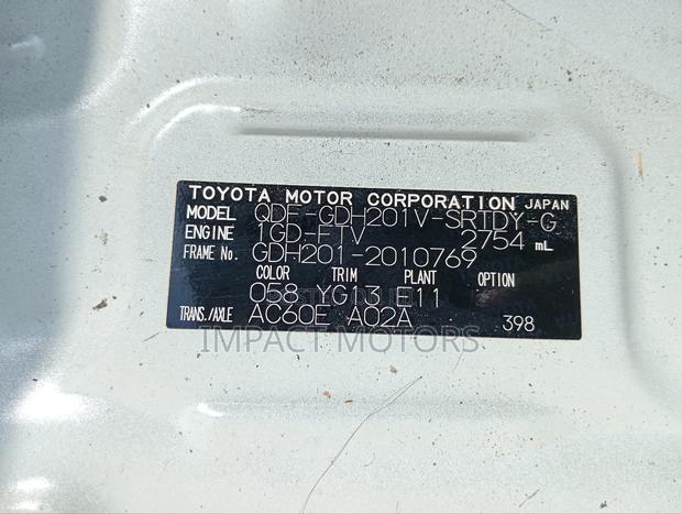 Toyota HiAce 2019 White - thumbnail 9