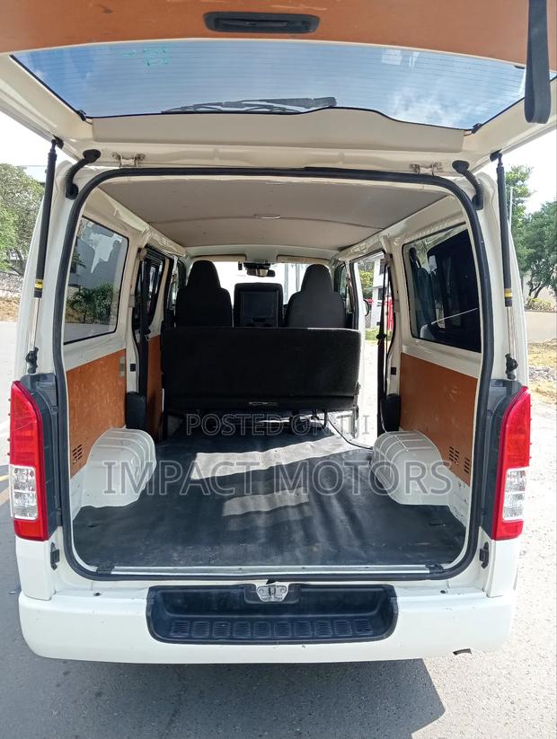 Toyota HiAce 2019 White - thumbnail 11