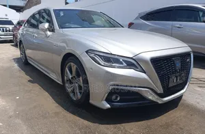 Toyota Crown 2018 Silver