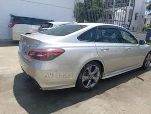 Toyota Crown 2018 Silver