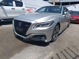 Toyota Crown 2018 Silver