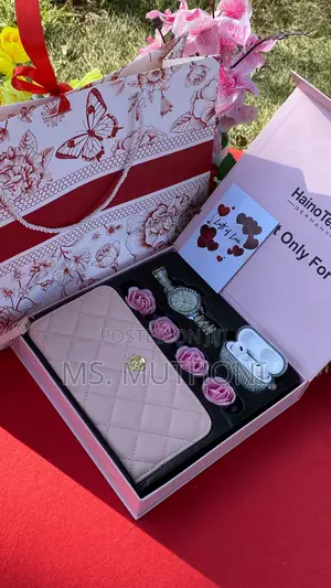 Purse / Earbuds + Timepiece Ladies Birthday/ Gift Set for Her