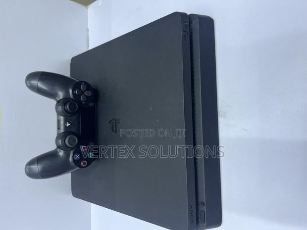 Ps 4 Slim-chipped - main view