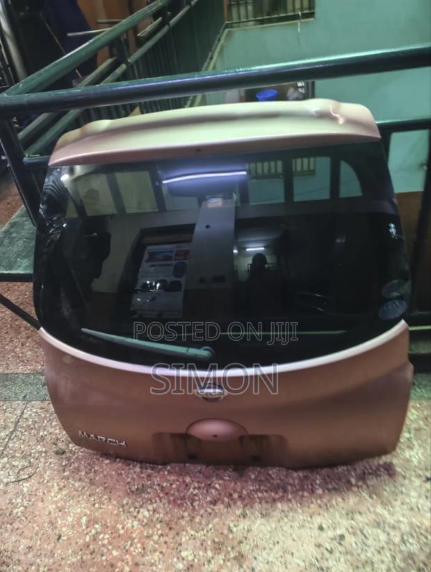 Nissan March Boot