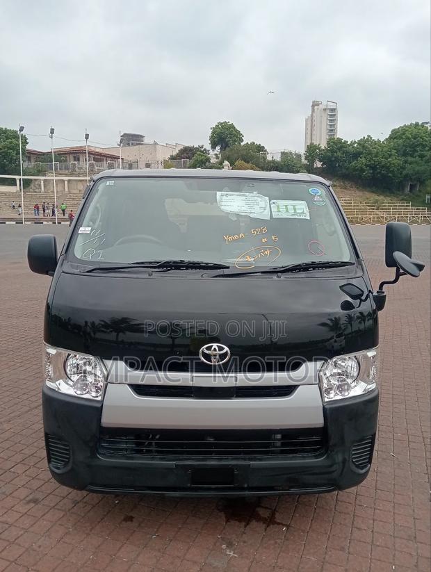 Toyota HiAce 2018 Black - main view