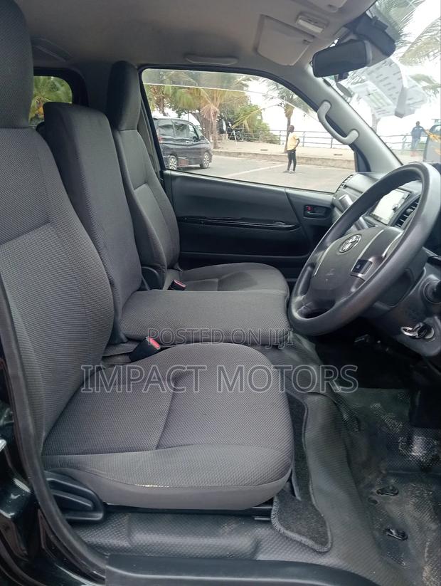 Toyota HiAce 2018 Black - thumbnail 6