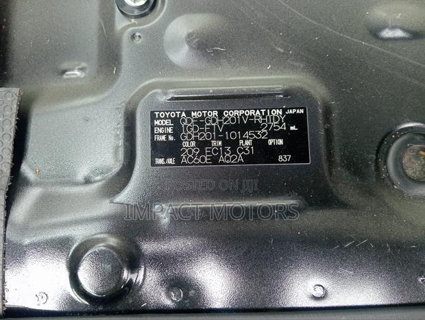 Toyota HiAce 2018 Black - thumbnail 10