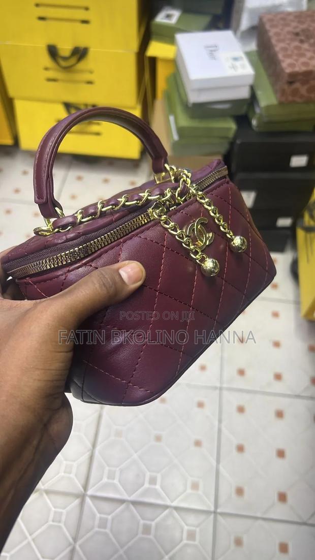 Chanel Boxed Slingbag - thumbnail 3