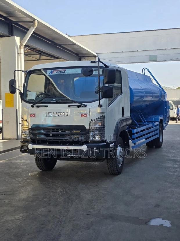Isuzu FRR 10000 Litre Water Tanker - main view