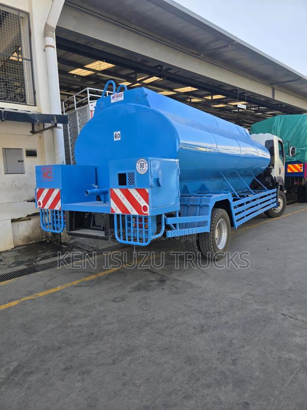 Isuzu FRR 10000 Litre Water Tanker - thumbnail 3