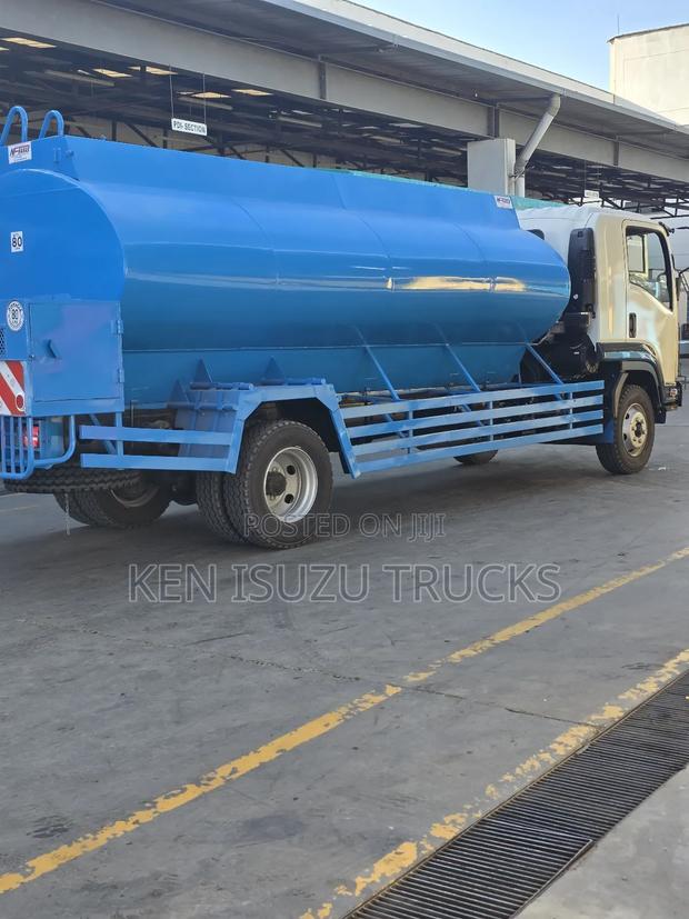 Isuzu FRR 10000 Litre Water Tanker - thumbnail 5