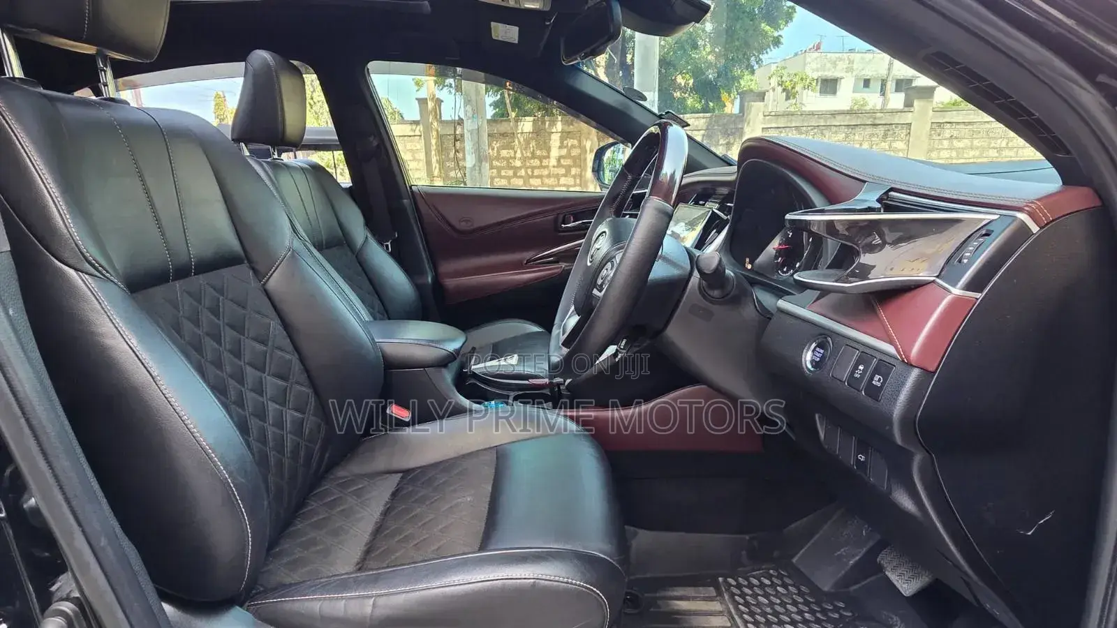 Toyota Harrier 2.0 2016 Black