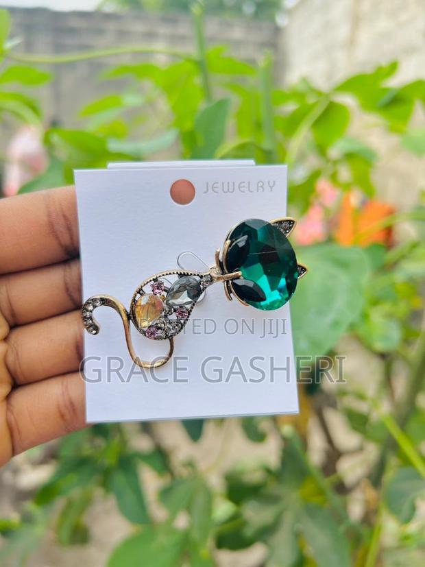 Elegant Brooches - main view