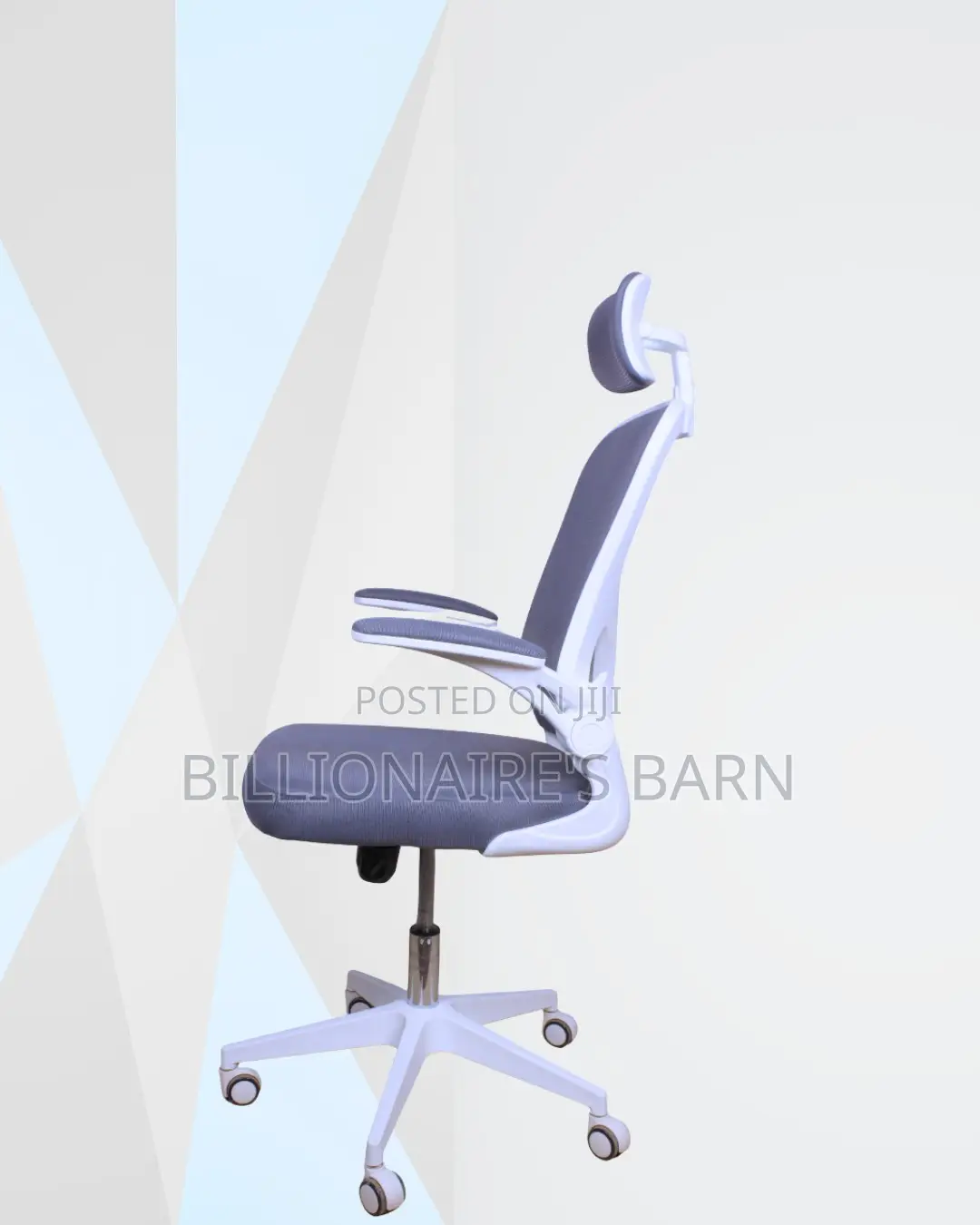 Headrest Office Chair — Space-Saving Fit, Space-Saving Arms
