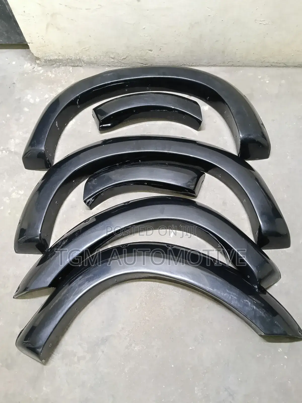 Isuzu D-Max Fender Flares Black Original D-Max Fenders