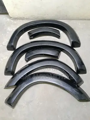Isuzu D-Max Fender Flares Black Original D-Max Fenders