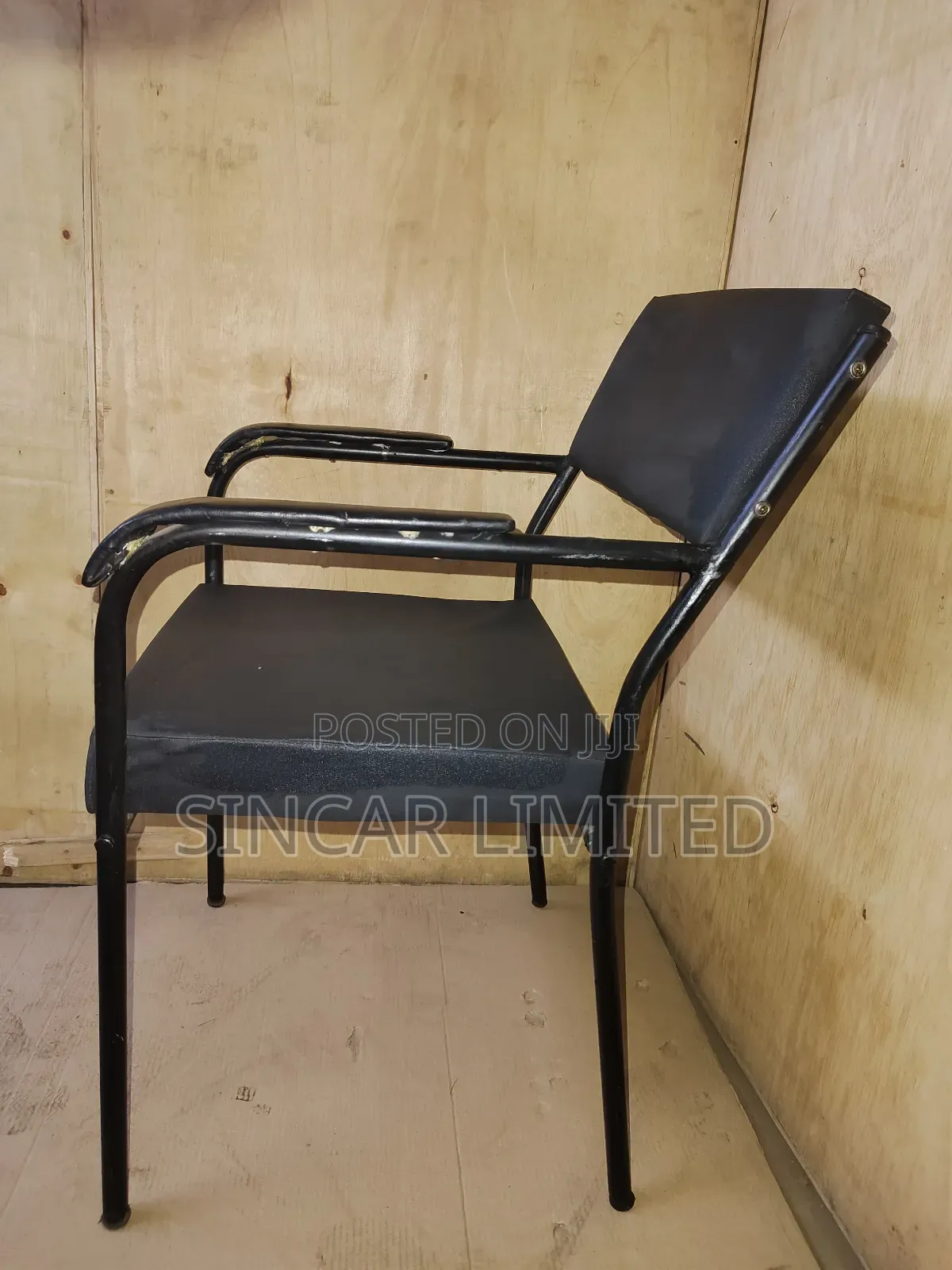 A Visitor Office Chair.