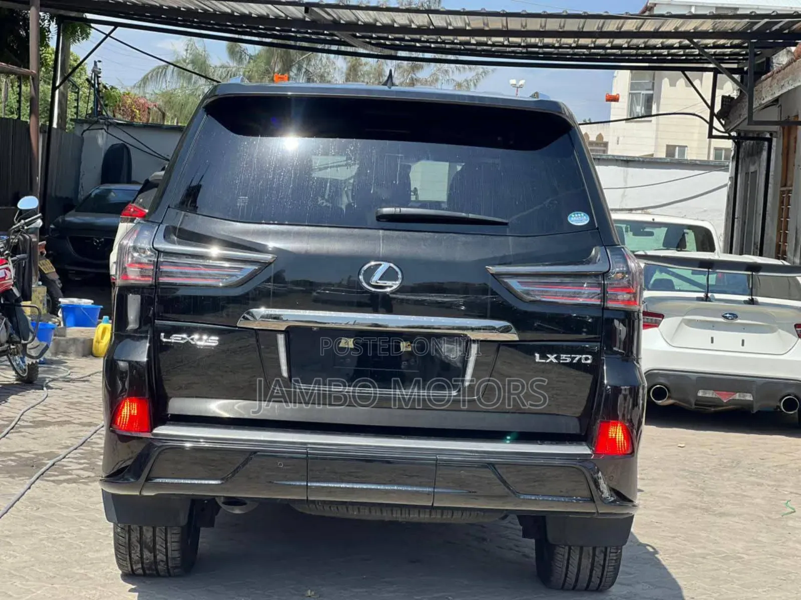 Lexus LX 570 AWD 2019 White