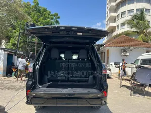 Lexus LX 570 AWD 2019 White