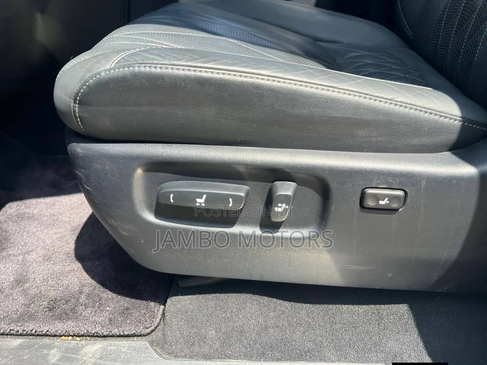 Lexus LX 570 AWD 2019 White