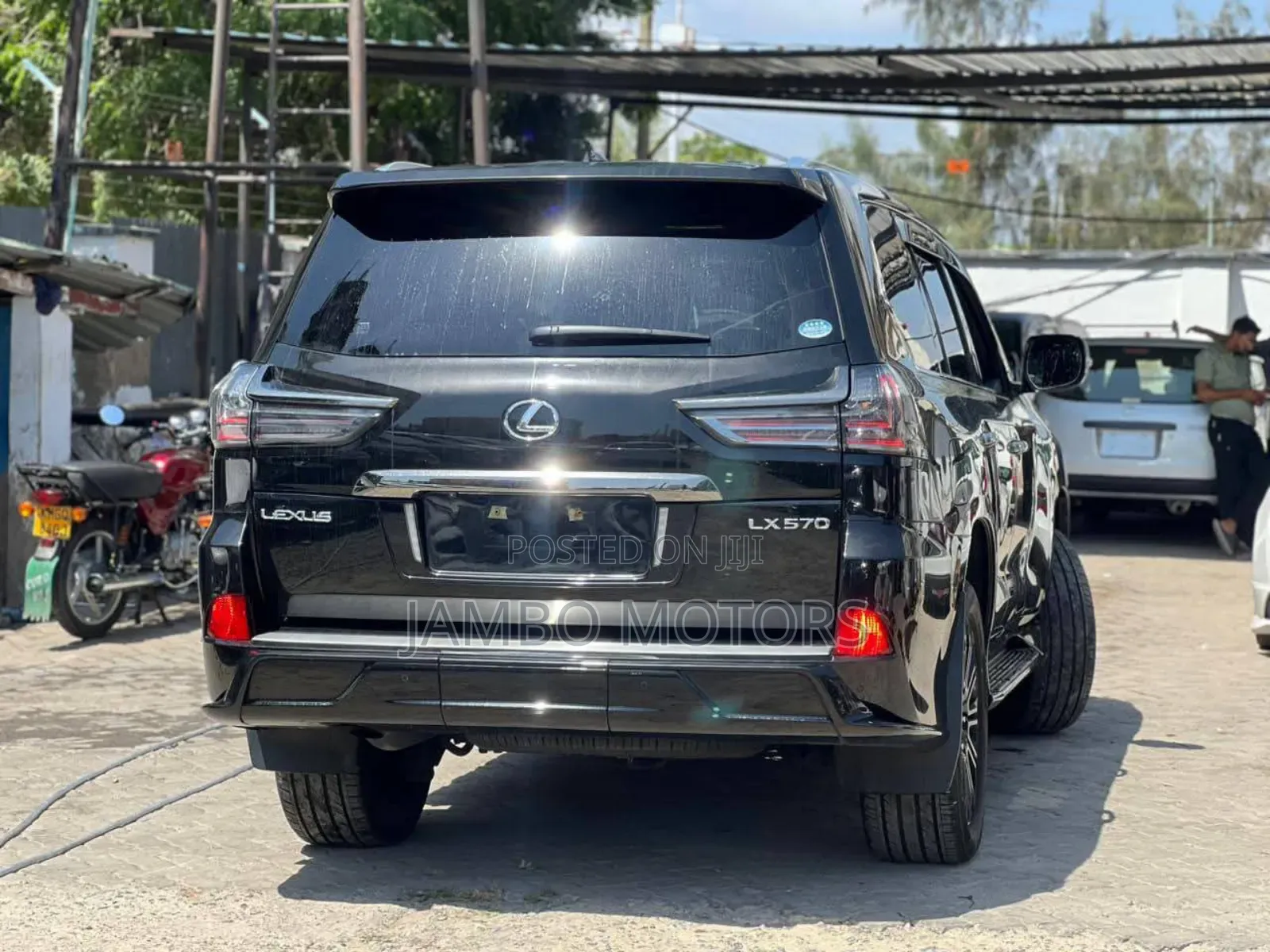 Lexus LX 570 AWD 2019 White