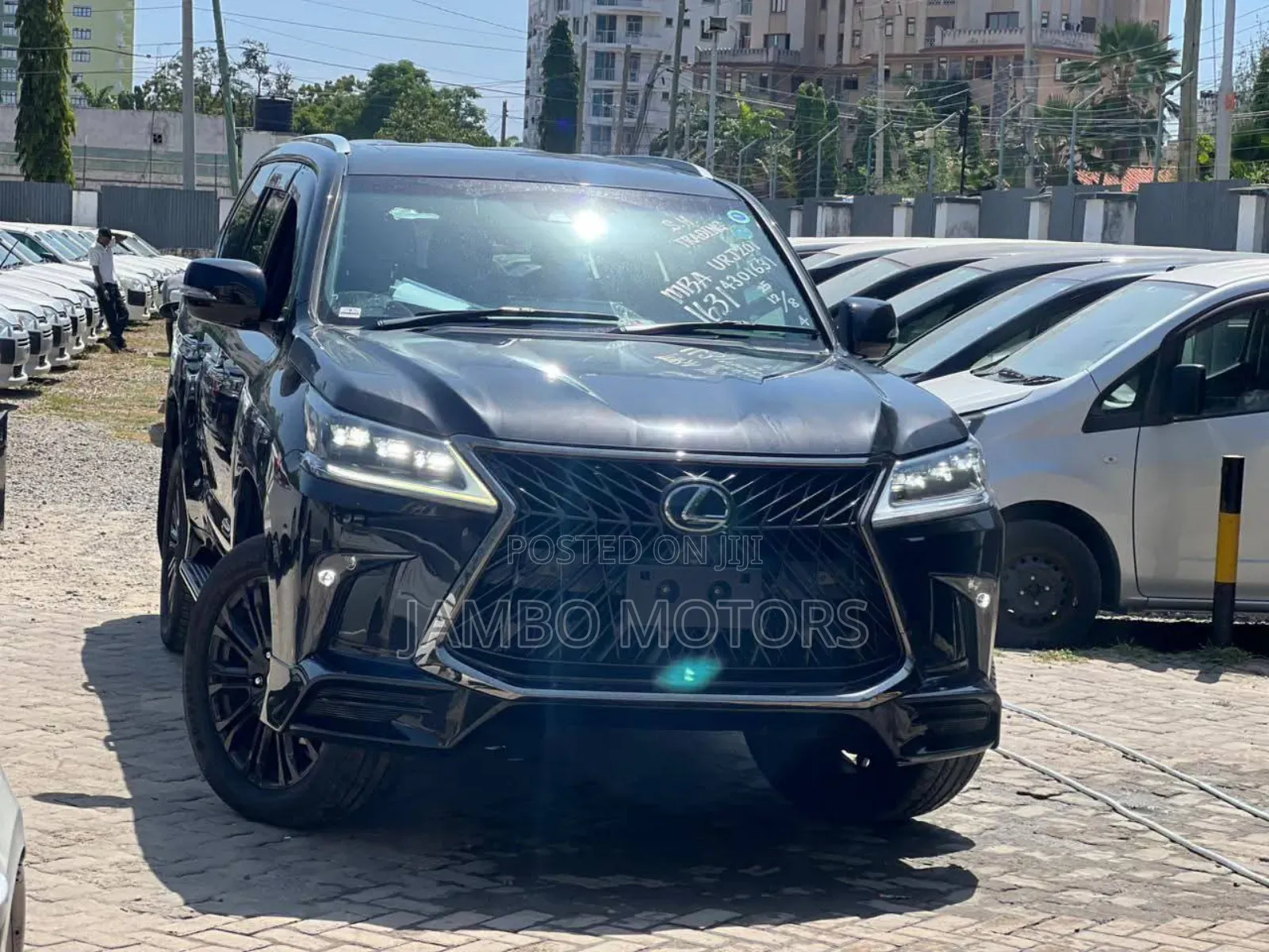 Lexus LX 570 AWD 2019 White