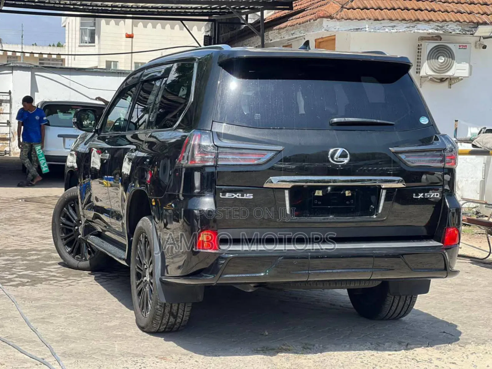 Lexus LX 570 AWD 2019 White