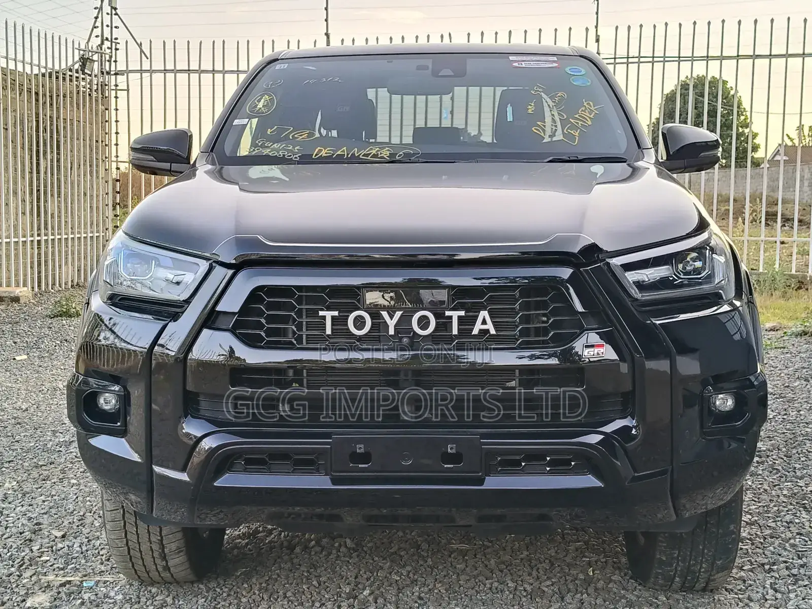 Toyota Hilux 2022 Black