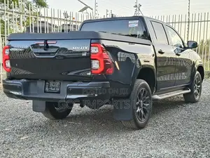 Toyota Hilux 2022 Black