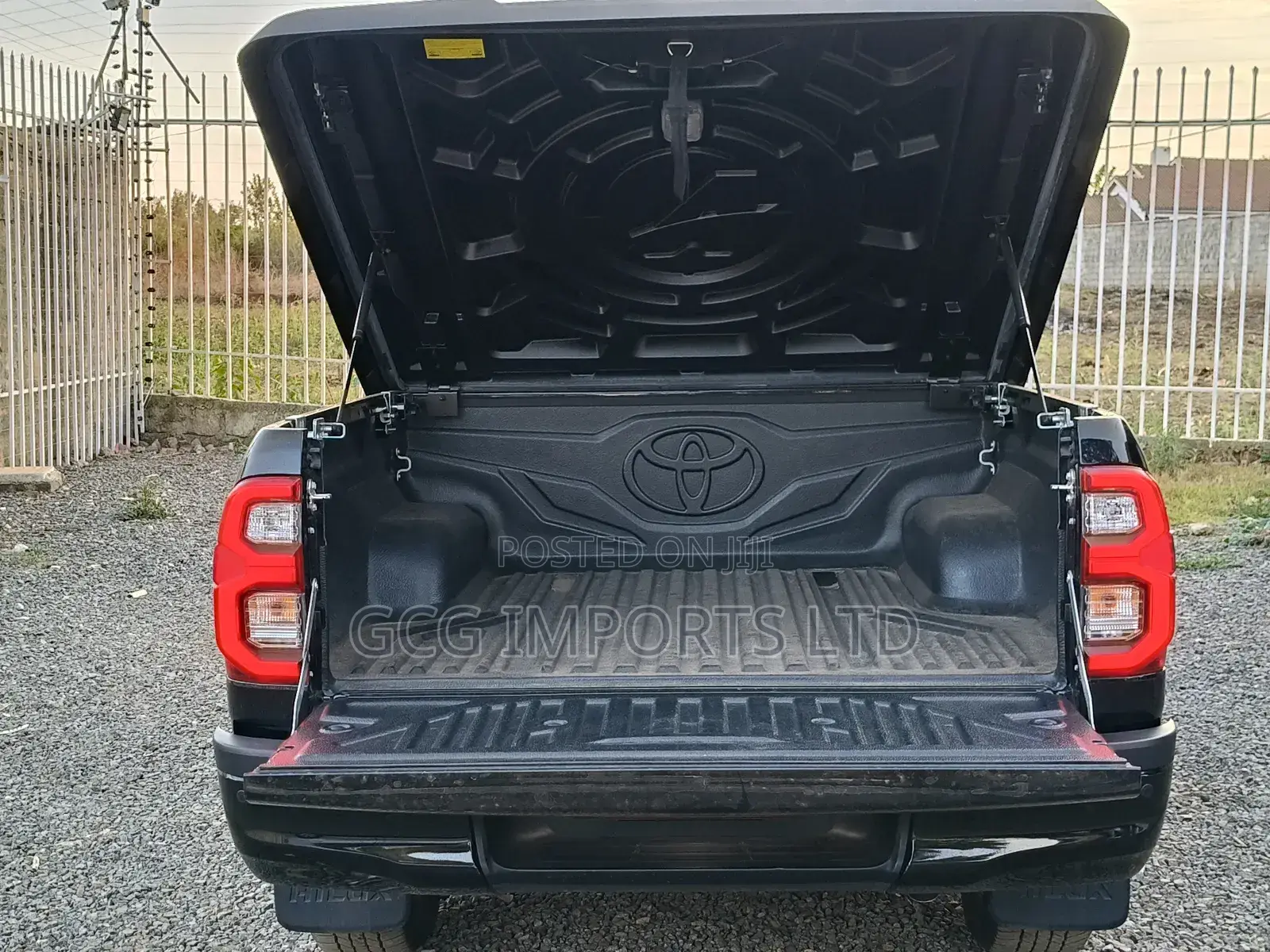 Toyota Hilux 2022 Black