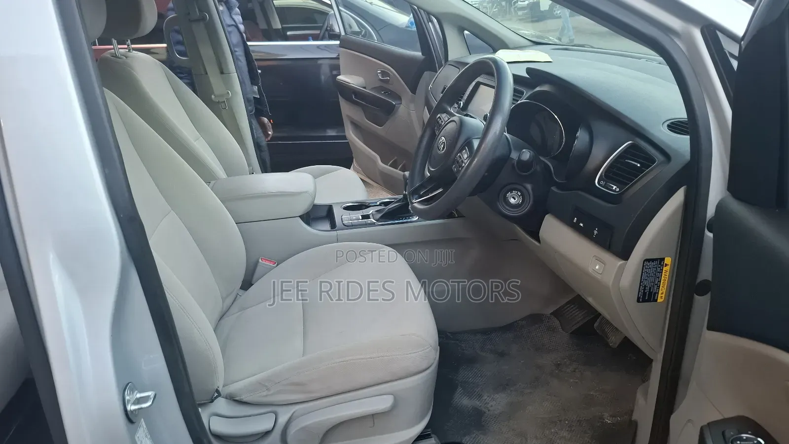 Kia Carnival 2019 Silver