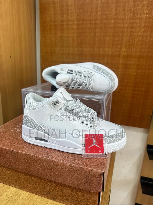 Air Jordan 3 Retro "Pure White" - thumbnail 3