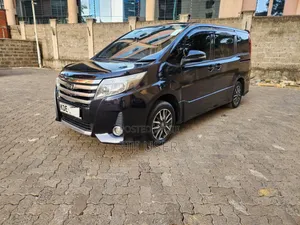 Toyota Noah 2.0 FWD (7 Seater) 2014
