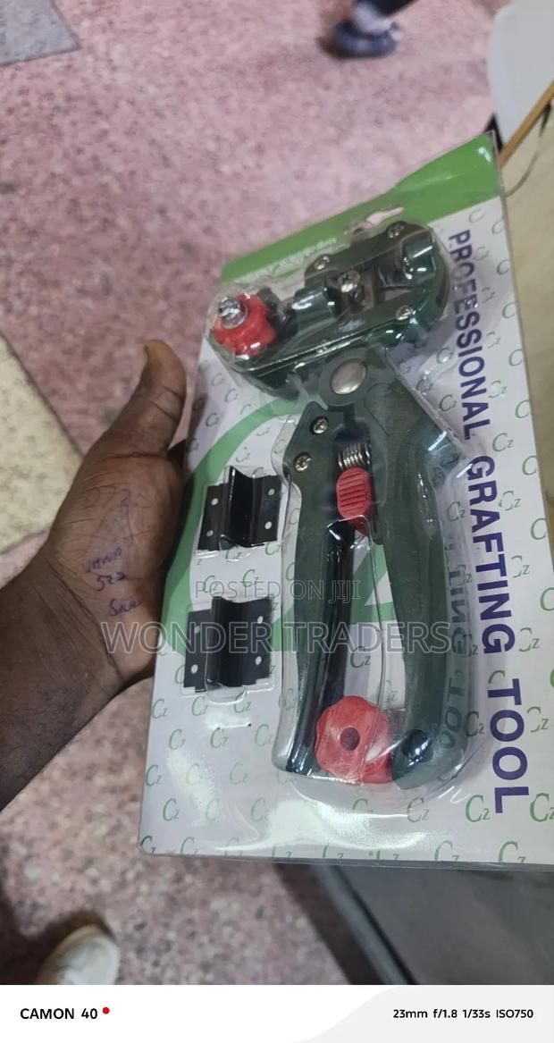 Professional Grafting Tool Kit With Stretchable Grafting Tape - main view