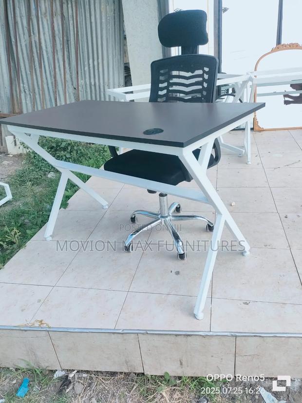 Simple Headrest Office Chair - main view