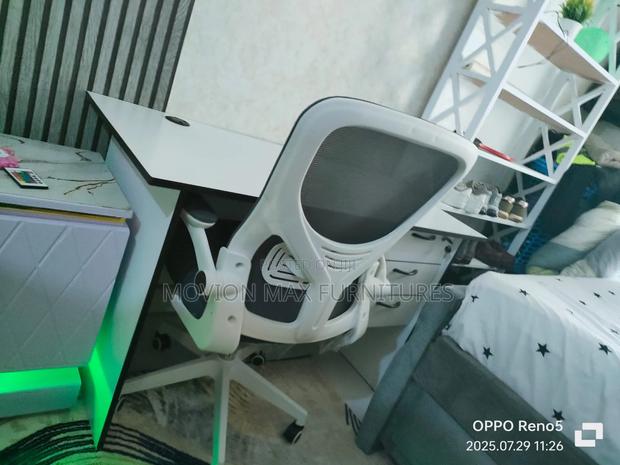 Set Office Desk Arm Chair - main view