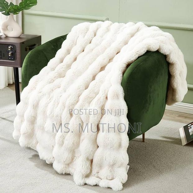 Warm Double Sided Decorative Bubble Blanket - main view