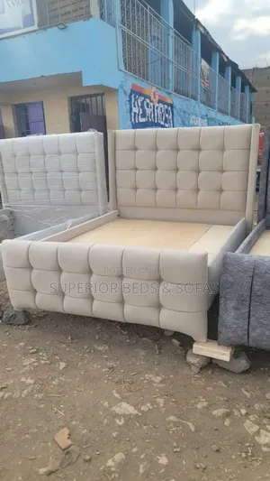 Well Tufted (Fabric) 5 by 6 on for Sale