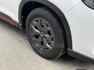 Subaru Forester Premium AWD 2019 White