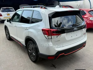 Subaru Forester Premium AWD 2019 White