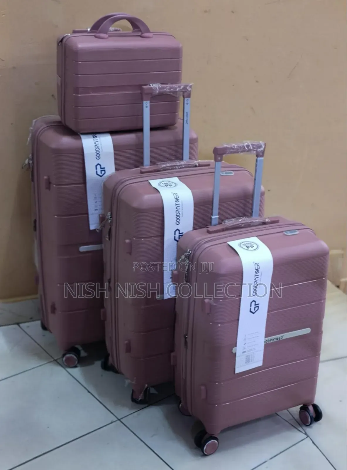 4 in 1 Luxurious Unbreakable Suitcase